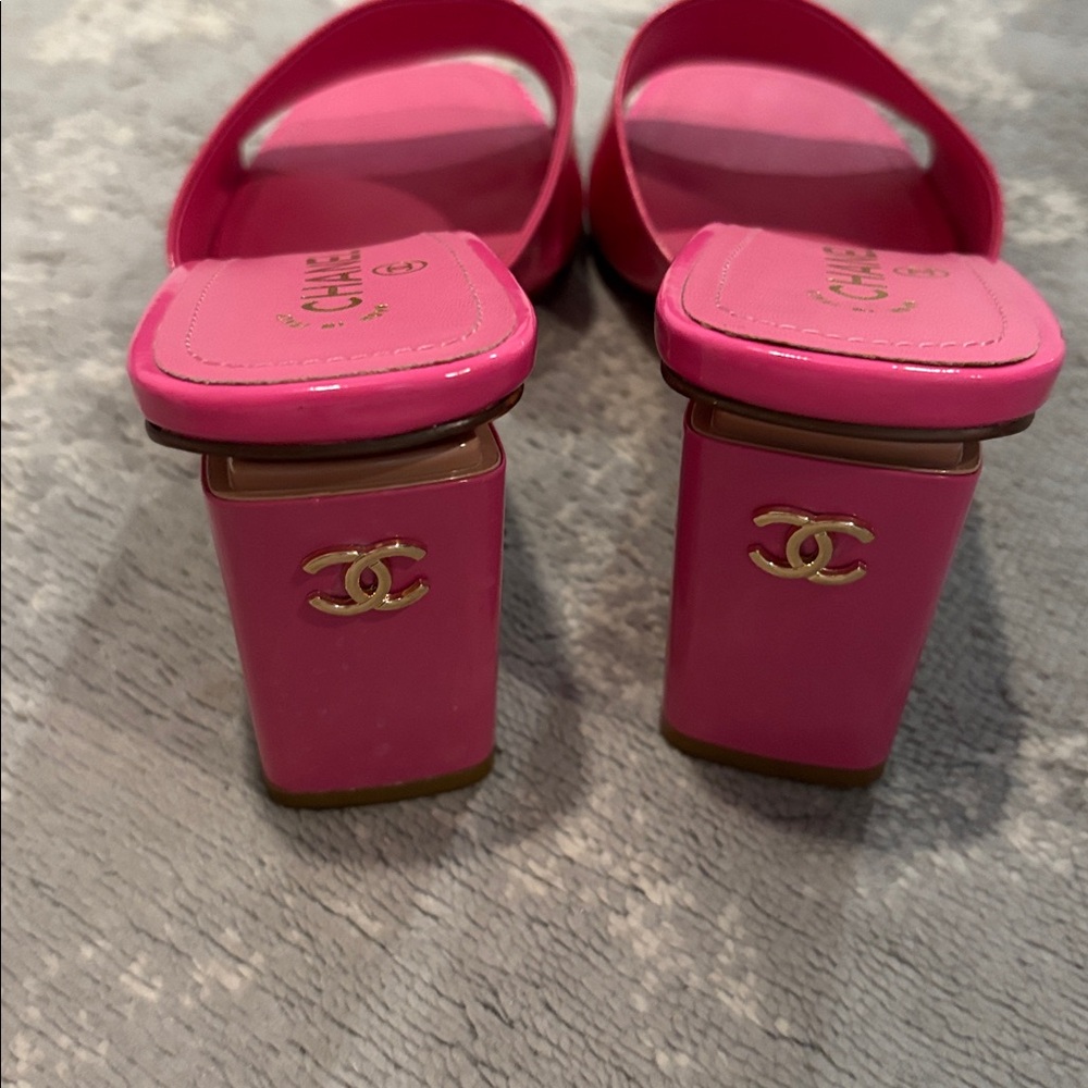 Chanel slides size 41 - 2022 Interlocking CC Logo Slides - Picture 2 of 4